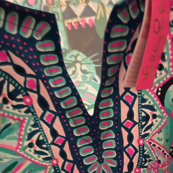 Lilly Pulitzer Top/ Lookin Sharp Engineered Alora Top - Picture 4 of 11